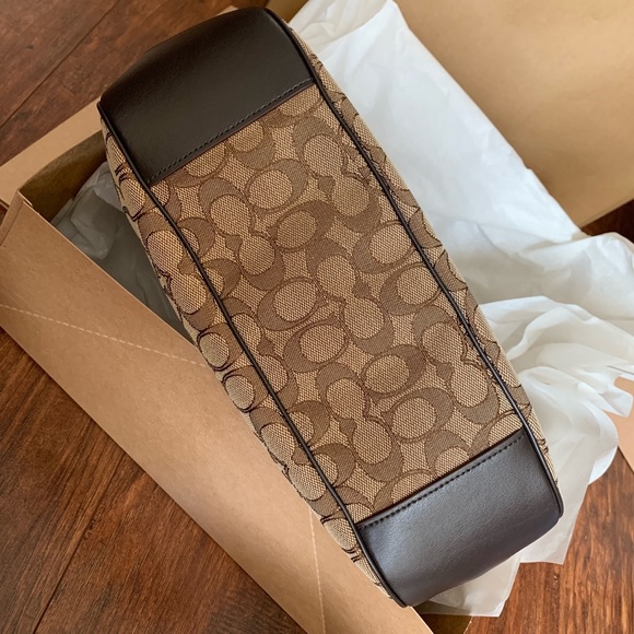 Coach - Picture 6 of 7